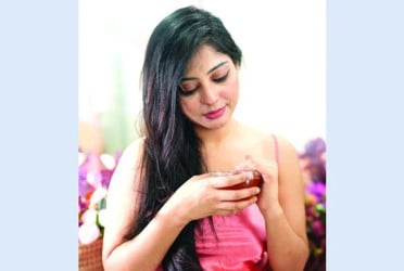 বিশেষজ্ঞদের পরামর্শে যেভাবে পাবেন ফ্রিজ-ফি ও স্বাস্থ্যকর চুল