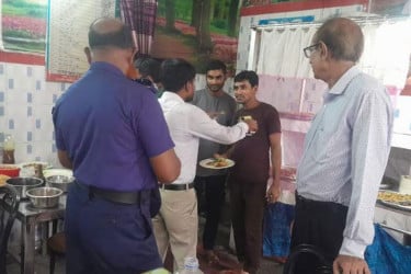 গাইবান্ধায় ভোক্তা অধিকারের অভিযানে ৩ হোটেলকে জরিমানা