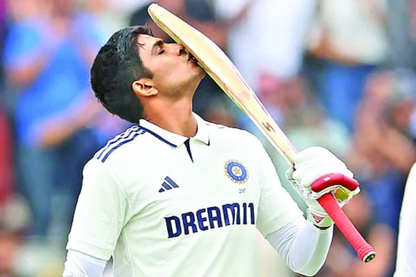 গাভাস্কারের রেকর্ড ভাঙলেন গিল