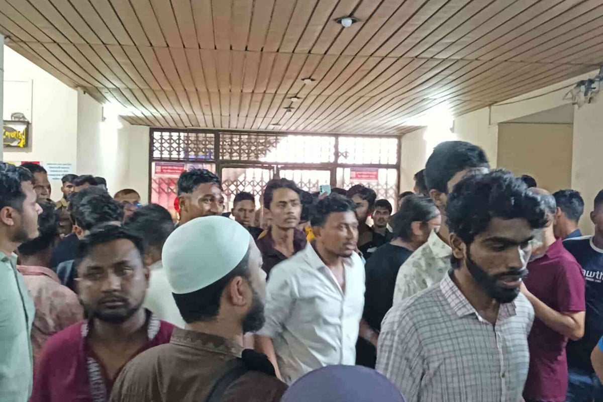 চট্টগ্রামে ট্রেনের যাত্রা বাতিল, যাত্রীদের বিক্ষোভ
