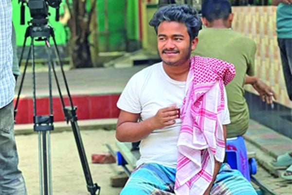 মোবাইল সার্ভিসিং ছেড়ে কনটেন্ট তৈরি