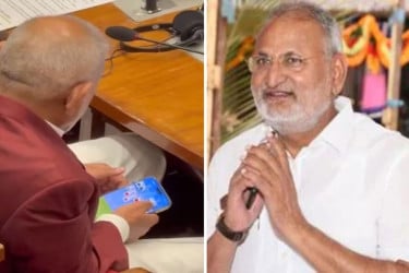 তাস খেলতে গিয়ে মন্ত্রিত্ব হারালেন ভারতের মহারাষ্ট্রের কৃষিমন্ত্রী