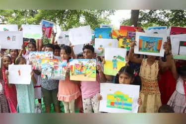 ঠাকুরগাঁওয়ে জুলাই যোদ্ধাদের স্মরণে শিক্ষার্থীদের চিত্রাঙ্কন