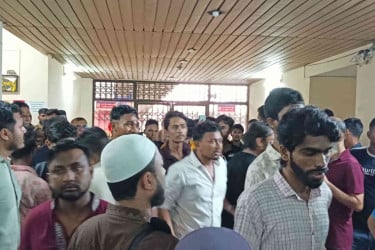 চট্টগ্রামে ট্রেনের যাত্রা বাতিল, যাত্রীদের বিক্ষোভ