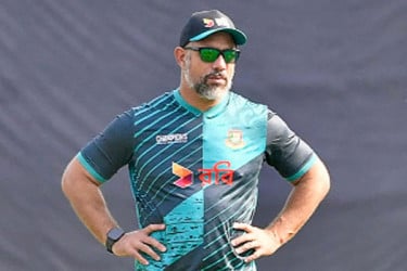 অ্যাডামসকে বাদ দিয়ে মোটা অঙ্ক গুনল বিসিবি