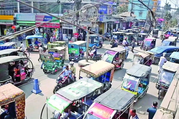 অটোরিকশার দৌরাত্ম্য বেড়েছে দুর্ঘটনা