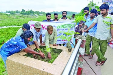 জামালপুরে বসুন্ধরা শুভসংঘের উদ্যোগে বৃক্ষরোপণ কর্মসূচি