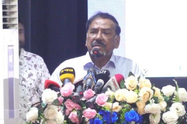 বিশ্বে অনির্বাচিত কারও দ্বারা সংবিধান সংশোধনের নজির নেই: হাফিজ উদ্দিন