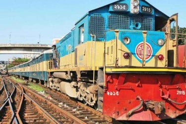 কক্সবাজারে অটোরিকশাকে ট্রেনের ধাক্কা, নারী-শিশুসহ নিহত ৫