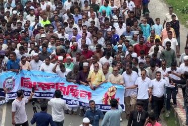 বাগেরহাটে সংসদীয় আসন কমানোর প্রতিবাদে সড়ক অবরোধ