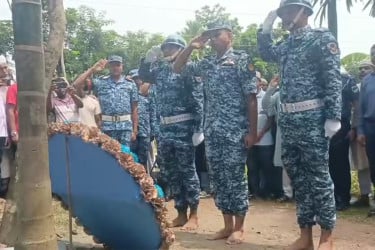 বিমান দুর্ঘটনায় নিহত ফাতেমার কবরে বিমান বাহিনীর শ্রদ্ধাঞ্জলি