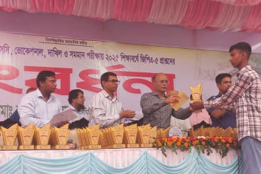 লালমনিরহাটে ৭৪৯ মেধাবী শিক্ষার্থীকে সংবর্ধনা