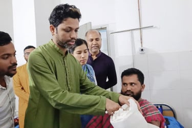 পায়ের আঙুল এনে হাতে প্রতিস্থাপন, কুমিল্লার চিকিৎসকদের সাফল্য