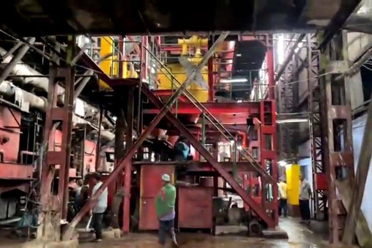 নাটোর চিনিকলে কোটি টাকার মালামাল লুট, পুলিশ হেফাজতে ৮