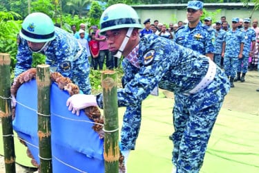 রাইসার সমাধিতে শ্রদ্ধা নিবেদন বিমানবাহিনীর