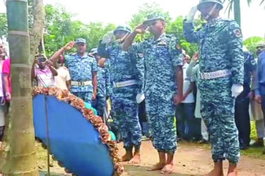 নিহত ফাতেমার কবরে শ্রদ্ধাঞ্জলি