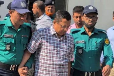 হাসিনার বিরুদ্ধে সাক্ষ্য : রাজসাক্ষী সাবেক আইজিপি মামুন ট্রাইব্যুনালে