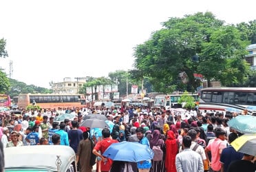 রবীন্দ্র বিশ্ববিদ্যালয়ের স্থায়ী ক্যাম্পাস নির্মাণের দাবিতে মহাসড়ক অবরোধ