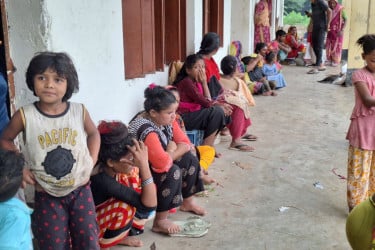 বন্যায় নিরাপত্তাহীনতায় নারীরা, স্বাস্থ্যঝুঁকি ও মৌলিক চাহিদায় প্রভাব