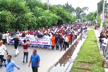 বাগেরহাটে সংসদীয় আসন কমানোর প্রতিবাদে সড়ক অবরোধ, স্মারকলিপি