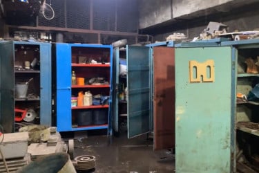 নাটোর চিনিকলে ১২ নিরাপত্তারক্ষীকে বেঁধে রেখে ডাকাতি