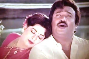 জসিমের হাত ধরে শাবানা বললেন - ‘আমি তোমাকে ভালোবাসি’