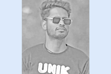 এক বছর বাবা ডাক শুনি না বুকটা ভেঙে যাচ্ছে
