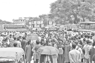 রবীন্দ্র বিশ্ববিদ্যালয়ে ক্যাম্পাস দাবির আন্দোলন চলছেই