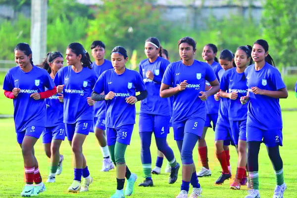 মেয়েরা বলেই যত আশা