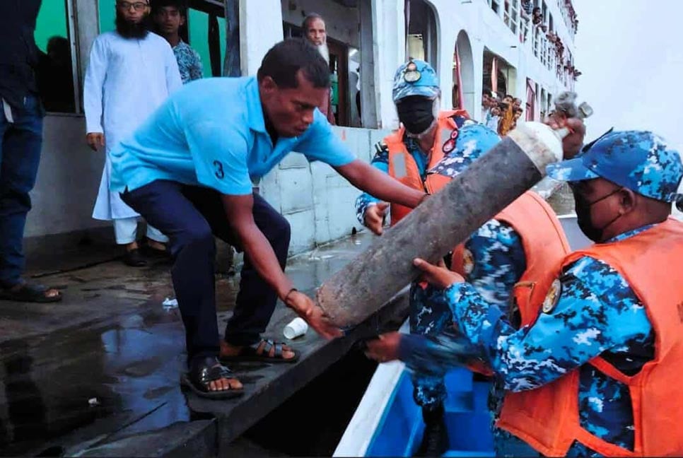 চাঁদপুরে অসুস্থ লঞ্চ যাত্রীকে চিকিৎসা সহায়তা কোস্ট গার্ডের