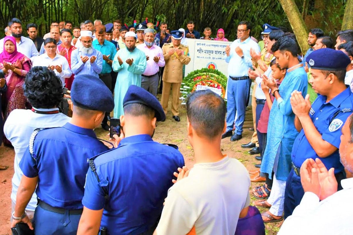 নওগাঁয় শ্রদ্ধা ও উৎসবে জুলাই গণঅভ্যুত্থান দিবস পালিত