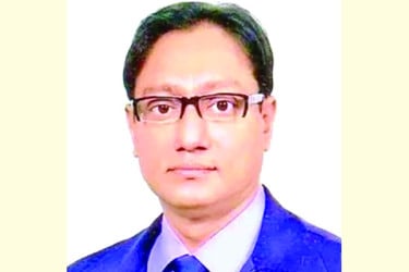 নগরের ভাঙা সড়ক দ্রুত সংস্কার করতে হবে