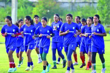 মেয়েরা বলেই যত আশা