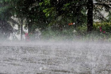 ঢাকায় দিনের শুরুতেই বজ্রসহ বৃষ্টির আভাস