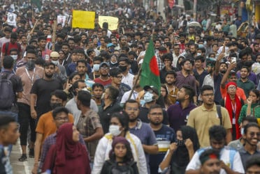 রাস্তায় নেমে এসেছিলেন বাবা-মাও