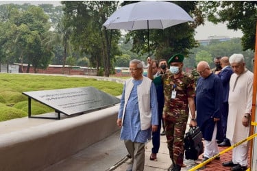 জুলাই স্মৃতি জাদুঘরের অগ্রগতি পরিদর্শন করলেন প্রধান উপদেষ্টা