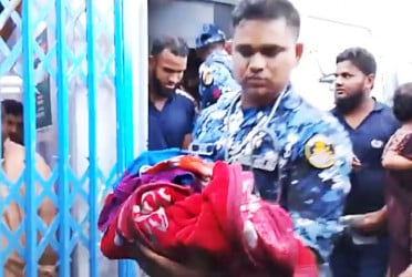 নারায়ণগঞ্জে যাত্রীবাহী লঞ্চে মুমূর্ষু শিশুকে কোস্ট গার্ডের জরুরি সেবা