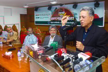 গণতান্ত্রিক বাংলাদেশ গড়ার প্রত্যয়ে কাজ করছে বিএনপি: আমীর খসরু