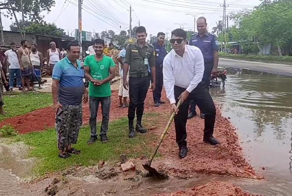 ঠাকুরগাঁওয়ে জলাবদ্ধতা নিরসনে ইউএনও’র উদ্যোগ