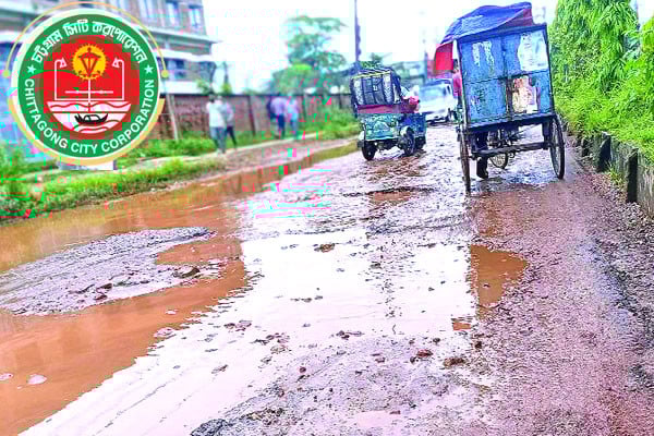 বেহাল সড়কে চলা দায়