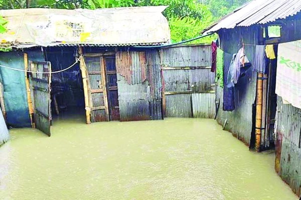 তিস্তাপাড়ে আতঙ্ক কাটেনি বাঘাইছড়ির সড়ক তলিয়ে