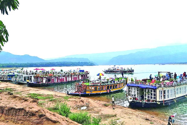 টাঙ্গুয়ার হাওড়ে হুমকিতে জীববৈচিত্র্য