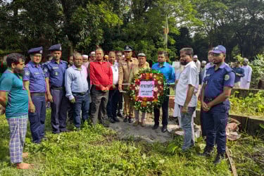 ঝালকাঠিতে শহীদদের প্রতি শ্রদ্ধা, কবরে পুষ্পমাল্য অর্পণ ও মুনাজাত