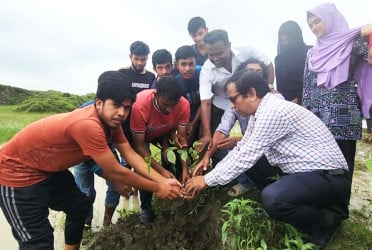 নেত্রকোনা বিশ্ববিদ্যালয়ে ১৫শ চারা গাছ রোপণ