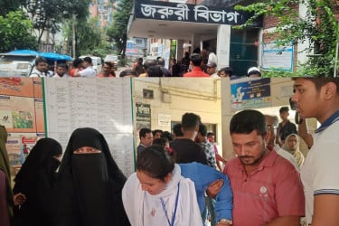 ব্রাহ্মণবাড়িয়ায় স্কুলে আগুন, আতঙ্কে নামতে গিয়ে আহত ৩০