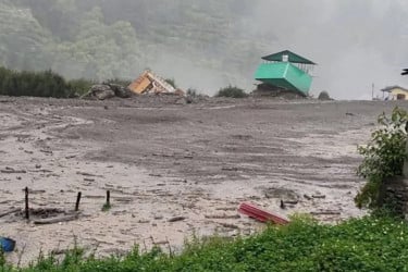 ভারতে মেঘভাঙা বৃষ্টিতে ভয়াবহ বন্যা, এখনও নিখোঁজ শতাধিক