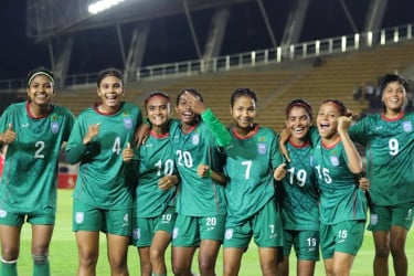 লাওসকে তাদের মাঠেই ৩-১ গোলে হারাল বাংলার মেয়েরা