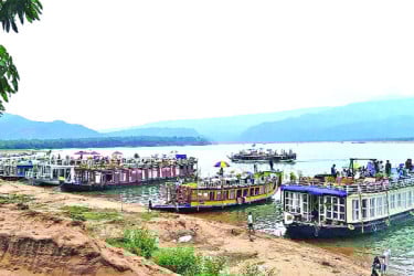 টাঙ্গুয়ার হাওড়ে হুমকিতে জীববৈচিত্র্য