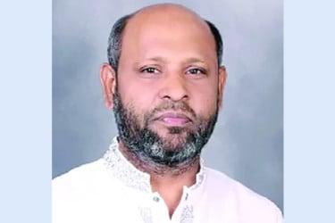 ড. ইউনূস জাতিকে ফ্যাসিবাদের স্বাদ চাখালেন