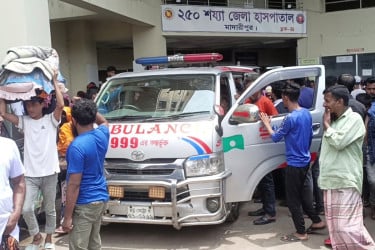 মাদারীপুরে পূর্ব শত্রুতার জেরে তিন ভাইকে কুপিয়ে জখম